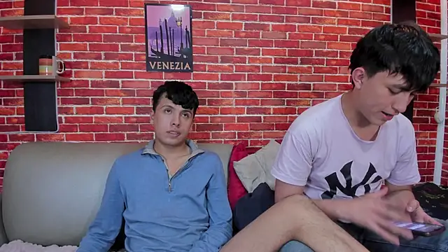 Hoot_boyss_ live XXX chat