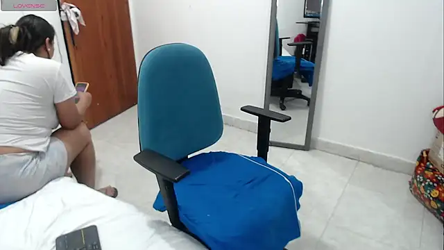 LAURA_Foxht Adlı Modelin Canlı XXX Sohbeti