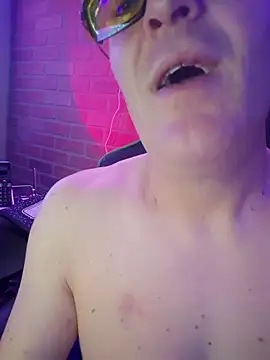 chronic_vibez – Naživo XXX chat