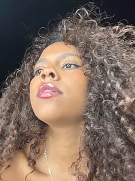 CurlyOopsieXXX élő XXX-chatje