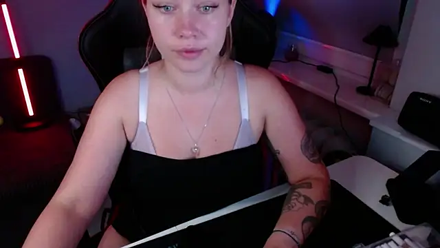 holly_xglam: онлайн-секс-чат