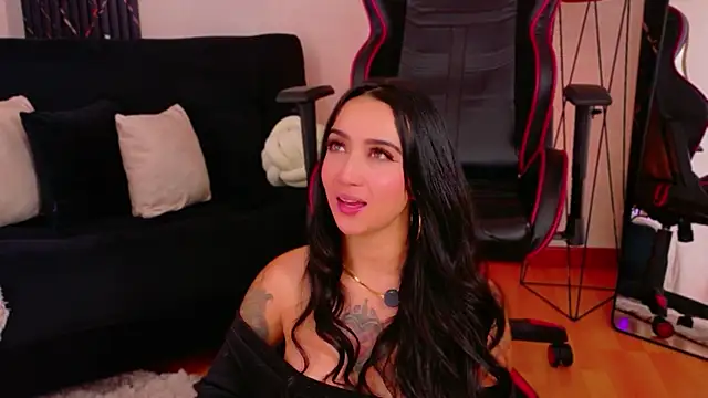 EmmyEvans1's Live XXX Chat