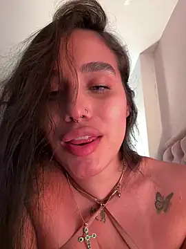 Chat +18 de Bella__Wood ao vivo