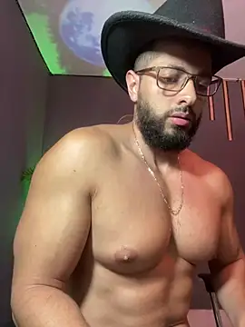 magnumchris Adlı Modelin Canlı XXX Sohbeti