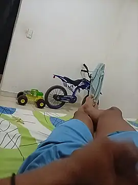 Show modela hotcesar69 na web-kameri