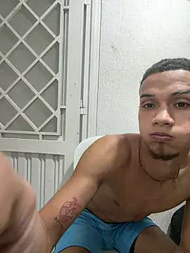 friends_lust_latin's Live XXX Chat