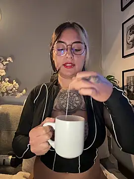 Czat XXX na żywo – Rae_Lil_White