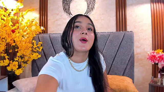 Sienna_lu Adlı Modelin Canlı XXX Sohbeti