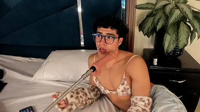 Danny_king1 Adlı Modelin Canlı XXX Sohbeti