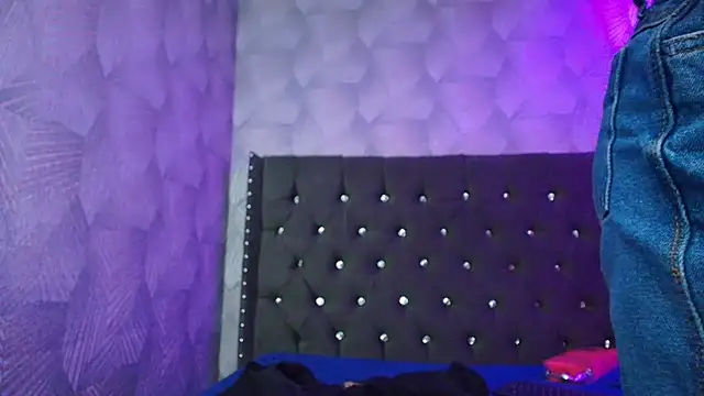 AnnaliOlsenX's Live XXX Chat
