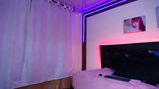 SeleneMore Adlı Modelin Canlı XXX Sohbeti