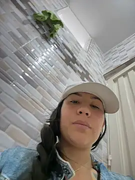 kim_monti Show in webcam