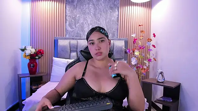 Sulay_Kim Adlı Modelin Canlı XXX Sohbeti