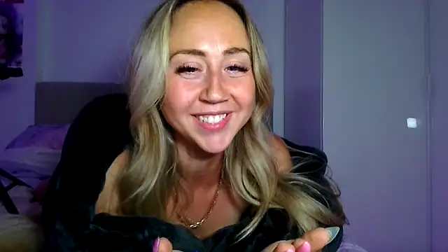 Ashtonrae4 Adlı Modelin Canlı XXX Sohbeti