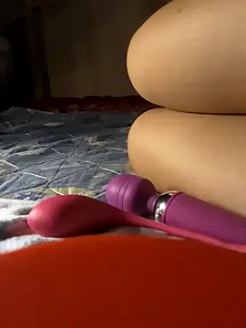 -Tara-a's Live XXX Chat