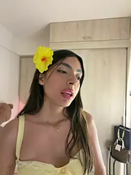 צ'אט XXX בשידור חי של ZaraLuuv