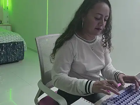Živý XXX chat Cristalsexy25