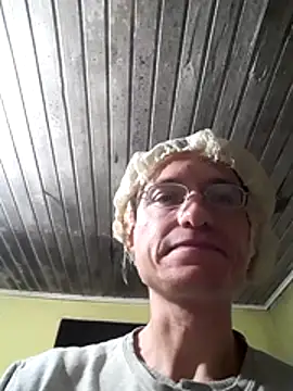 Chat +18 de stuart_hermann ao vivo