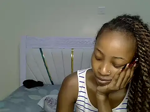PetiteNoirrr Chat XXX live