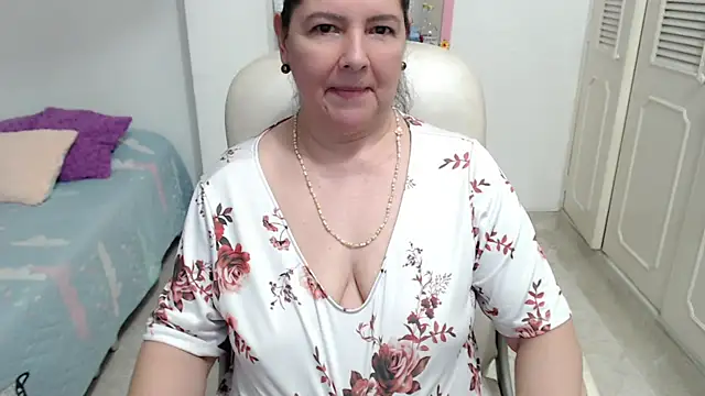 leonela_69's Live XXX Chat