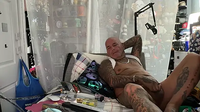 lovetatts64 Adlı Modelin Canlı XXX Sohbeti