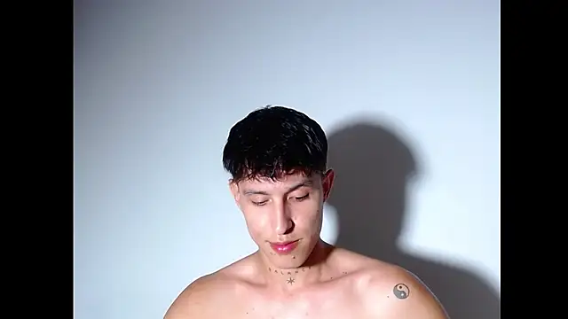 rowanbig élő XXX-chatje