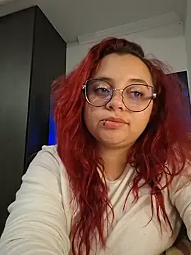 CURVY-HORNY Adlı Modelin Canlı XXX Sohbeti