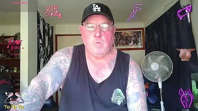 KINKYBLUEYES69's Live XXX Chat