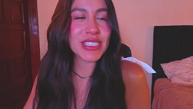 EmiGomez_'s Live XXX Chat