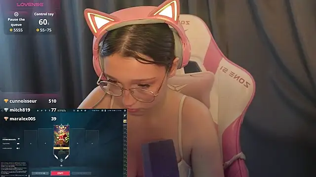 PiinkiAura live XXX chat