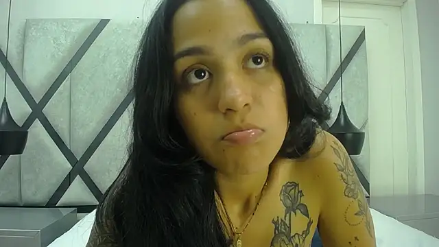 Chat XXX ao vivo de IsabellaCrow_