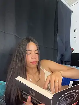 Milleradhara24 即時 XXX 聊天