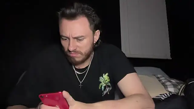 Chat XXX en directo de Mikecloudyhawk