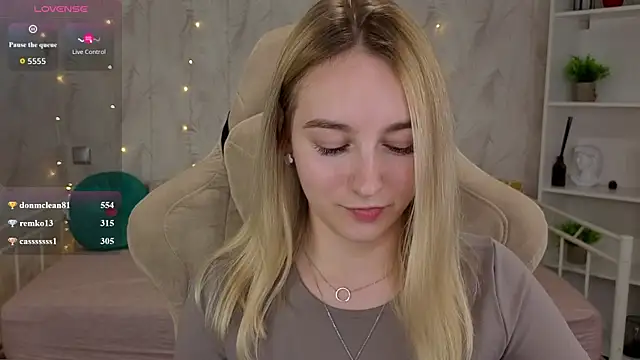 Shy_Polly লাইভ XXX চ্যাট