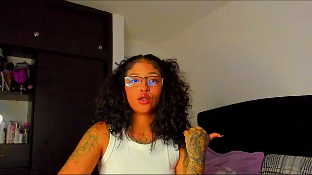 Chat +18 de JuliaRose_ks ao vivo