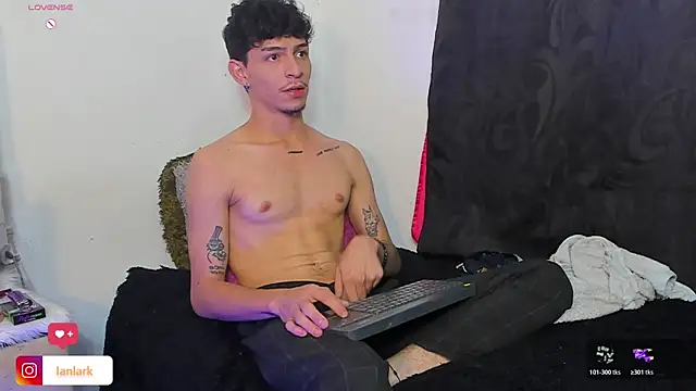 _IanLark webcam show