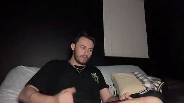 XXX chat uživo modela Mikecloudyhawk