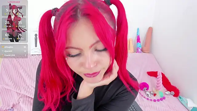 Cloee_Lovee Adlı Modelin Canlı XXX Sohbeti