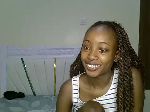 PetiteNoirrr Adlı Modelin Canlı XXX Sohbeti