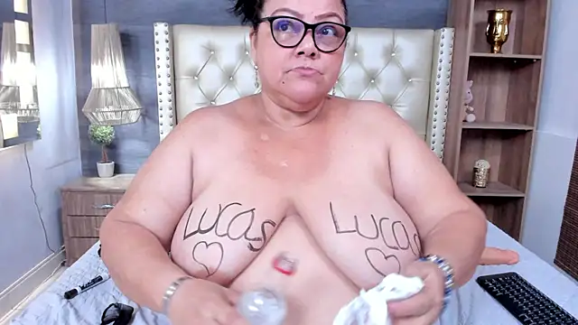 mommy_cute's Live XXX Chat