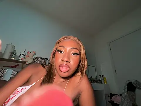 Chatroom XXX en direct de ebonydolled