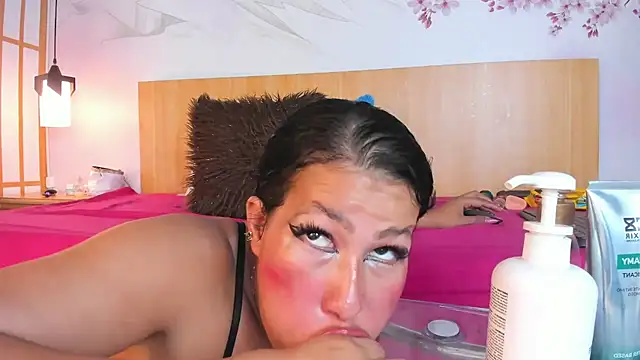 Онлайн чат XXX Laura_Torress