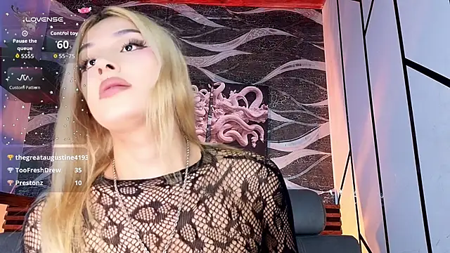 Angel-dragun élő XXX-chatje
