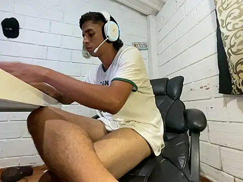 Max_TheHorseDick 라이브 XXX 채팅