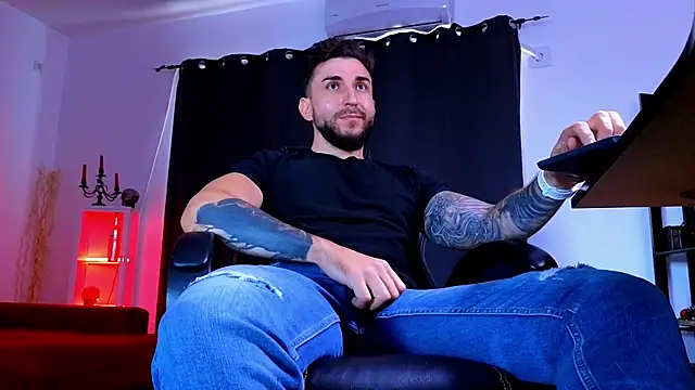 Онлайн чат XXX MightyAaron66