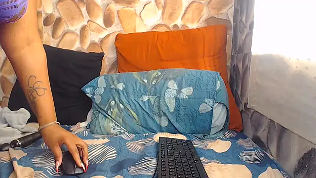BadAss_Bee Live XXX-Chat