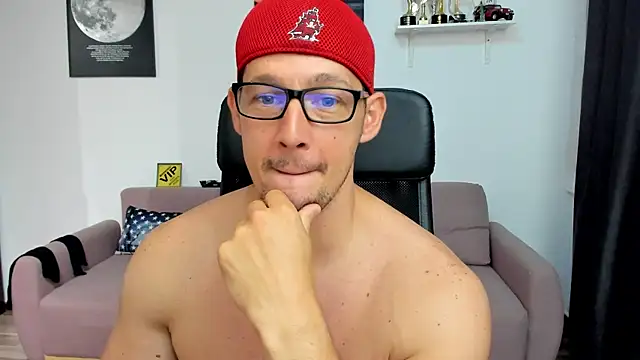 BrutusK08's Live XXX Chat