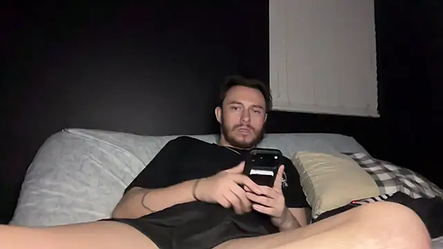 Chat XXX en directo de Mikecloudyhawk