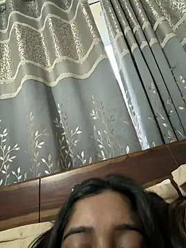 Chat +18 de FeistyMideast ao vivo