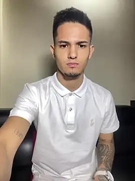 צ'אט XXX בשידור חי של Aaronsexroom